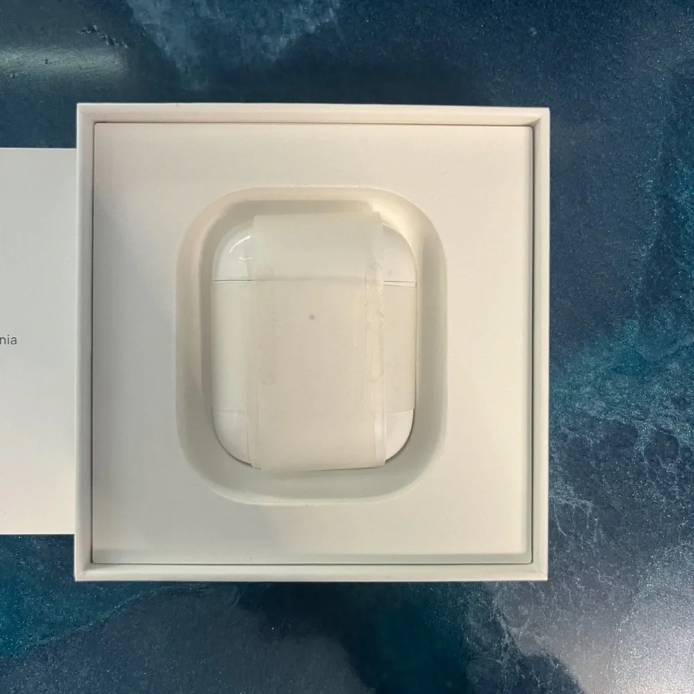 AirPods first generation - Picture 3 of 5